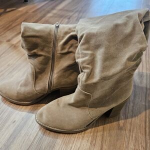 Universal Thread Slouchy Tan Heeled Boots. Size 9.5
